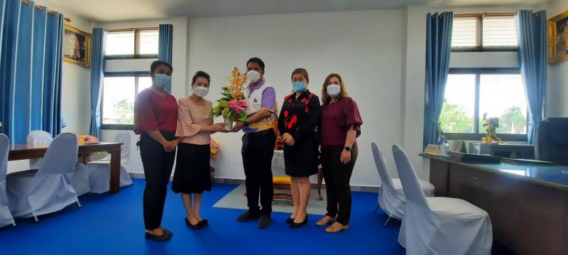 6. มอบกระเช้าดอกไม้แสดงความยินดี นายวรรธน์  ฉายอภิรักษ์ นายอำเภอขาณุวรลักษบุรี 