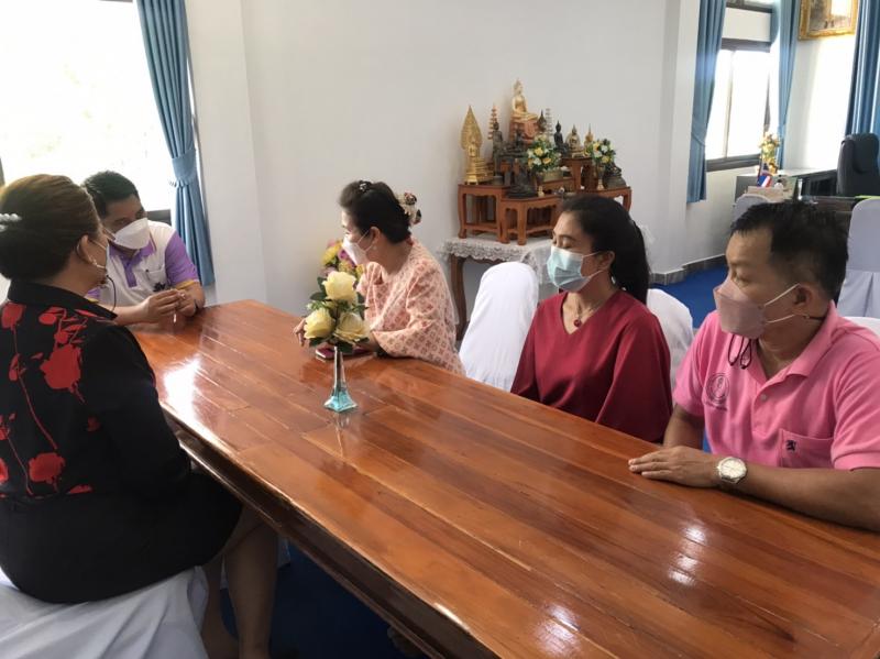 9. มอบกระเช้าดอกไม้แสดงความยินดี นายวรรธน์  ฉายอภิรักษ์ นายอำเภอขาณุวรลักษบุรี 