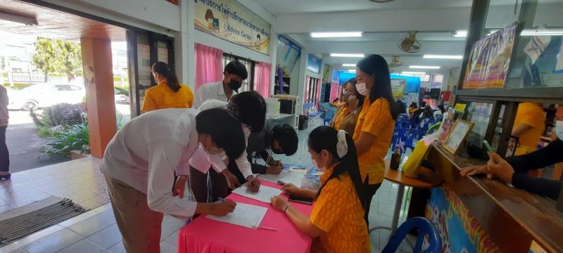 4. รักชาติเทิดทูนสถาบันพระมหากษัตริย์และบรรพบุรุษไทย