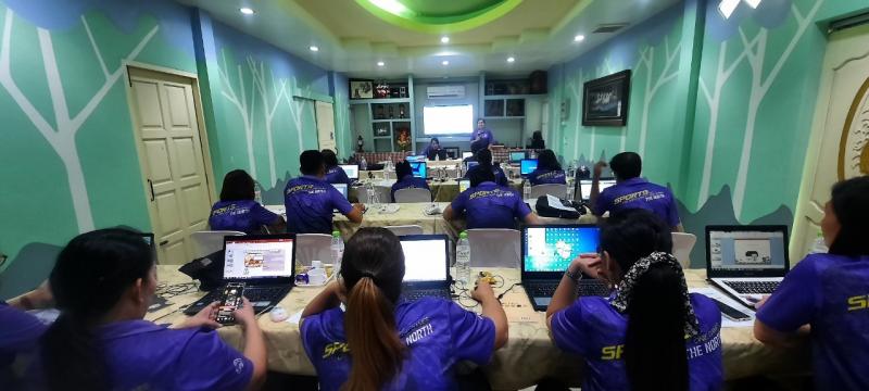 4. โครงการพัฒนาศักยภาพบุคลากร “การสร้างนวัตกรรมสื่อเพื่อการจัดกระบวนการเรียนรู้ให้กับผู้เรียน”โดยใช้  โปรแกรม prezi  