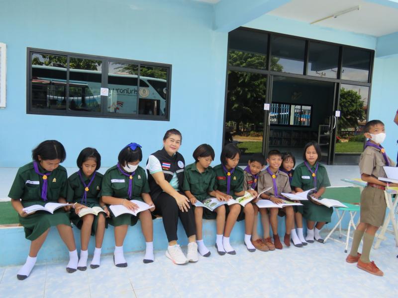 3. ครู สกร.อำเภอขาณุวรลักษบุรี สร้างรอยยิ้ม ให้กับหนู มีความุข