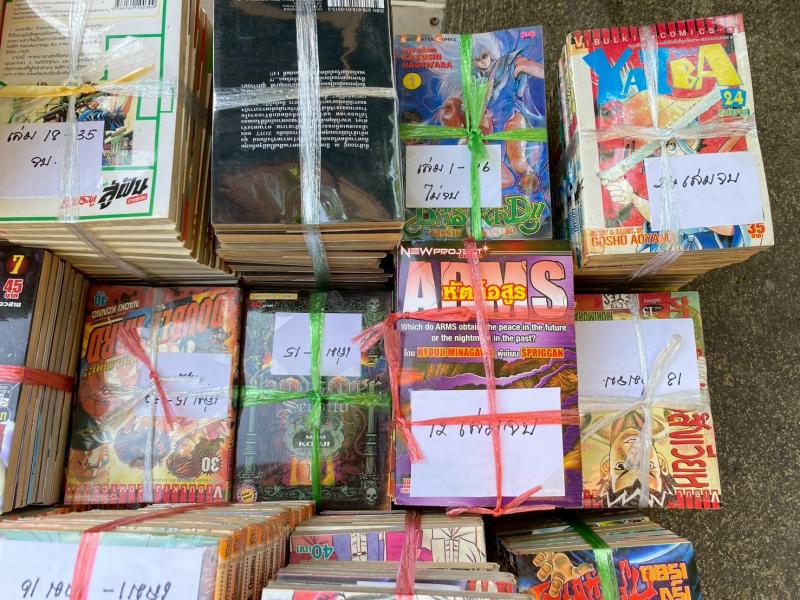 4.  รับบริจาคหนังสือจาก คุณมธุรส  ชุนณวงษ์  ให้กับห้องสมุดประชาชนอำเภอขาณุวรลักษบุรี 