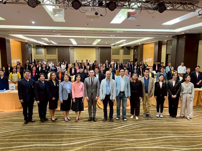 3. เข้าร่วมประชุมเชิงปฏิบัติการพัฒนาหลักสูตรการเรียนรู้เพื่อพัฒนาตนเองด้านอาชีพให้สอดคล้องกับมาตรฐานวิชาชีพ 