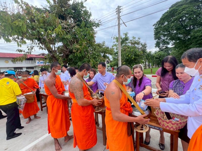 4. เข้าร่วมกิจกรรมเนื่องในวันเฉลิมพระเกียรติสมเด็จพระนางเจ้าฯ พระบรมราชินีเนื่องในโอกาสวันเฉลิมพระชนพรรษา 3 มิถุนายน 2568 เวลา7.30 น. ร่วมพิธีเจริญพระพุทรมนต์และทำบุญตักบาตรข้าวสารอาหารแห้งถวายพระราชกุศล และเข้าร่วมกิจกรรมพิธีถวายพระพรชัยมงคล