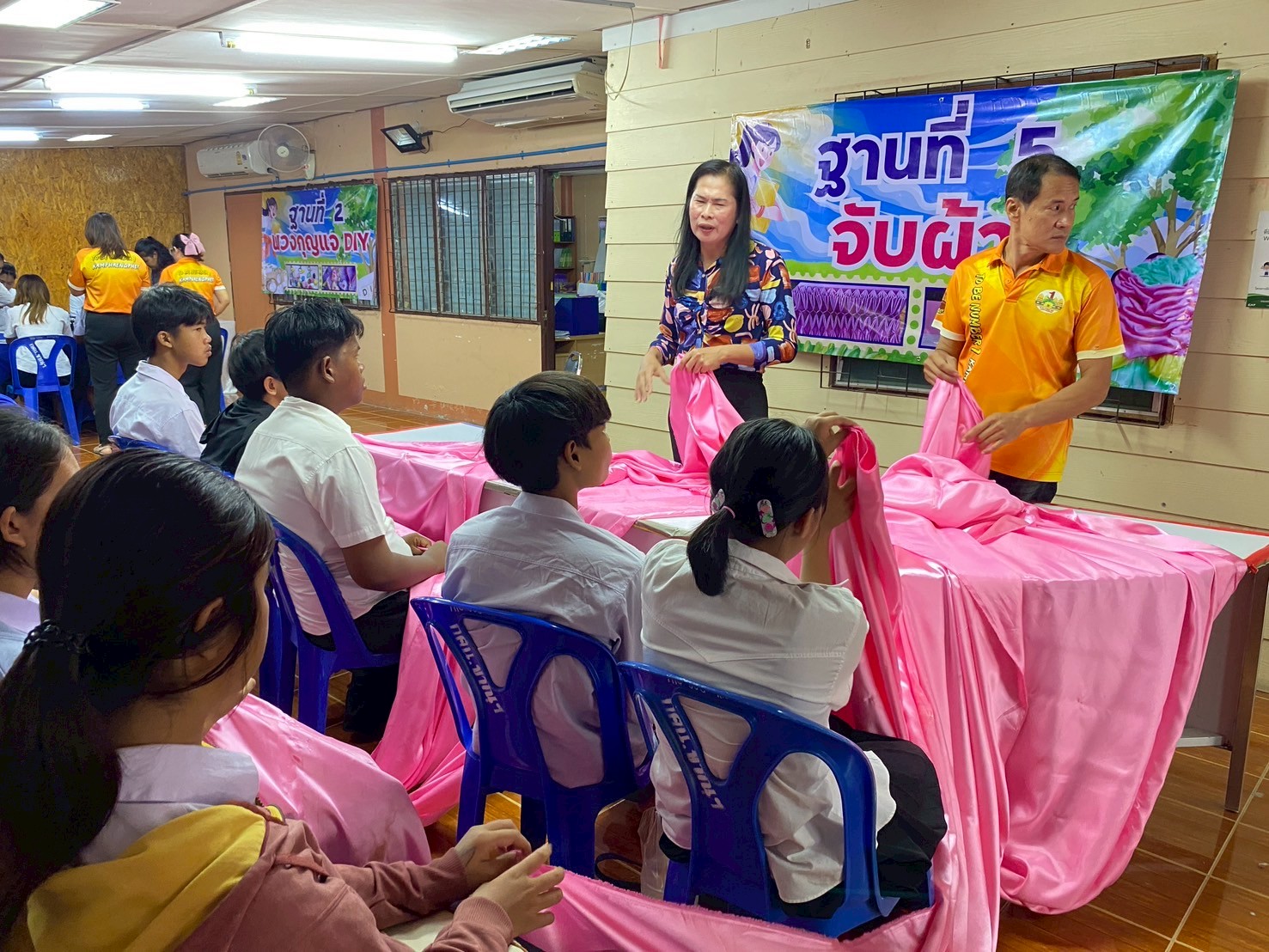โครงการส่งเสริม การเรียนรู้พัฒนาท้กษะอาชีพ สำหรับนักศึกษา สกร.ระดับอำเภอขาณุวรลักษบุรี 