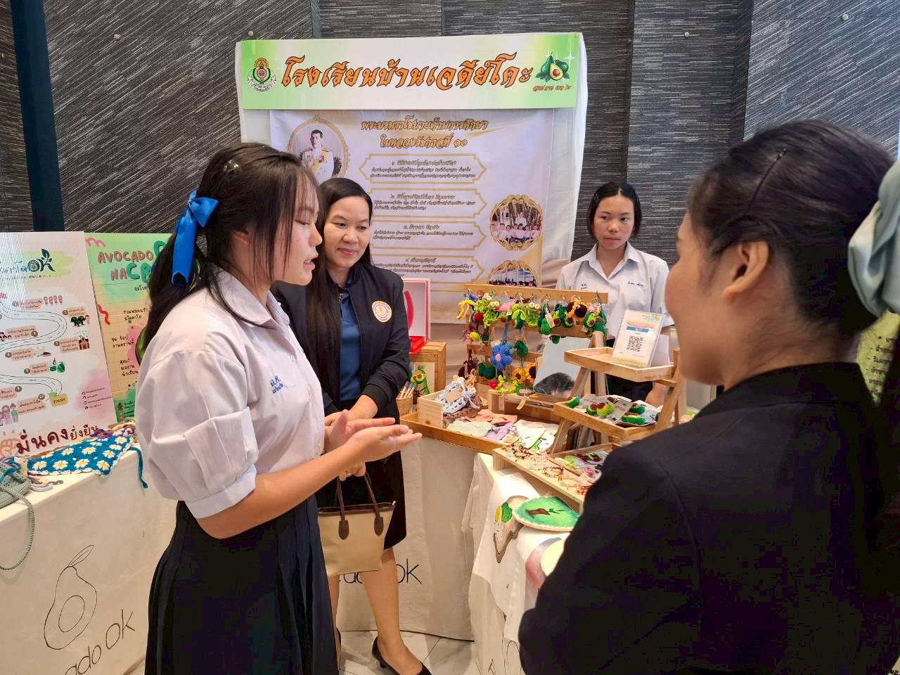 รับมอบเกียรติบัตร สถานศึกษา และครูผู้มีผลงานที่เป็นแบบอย่างที่ดี (Best Practice)