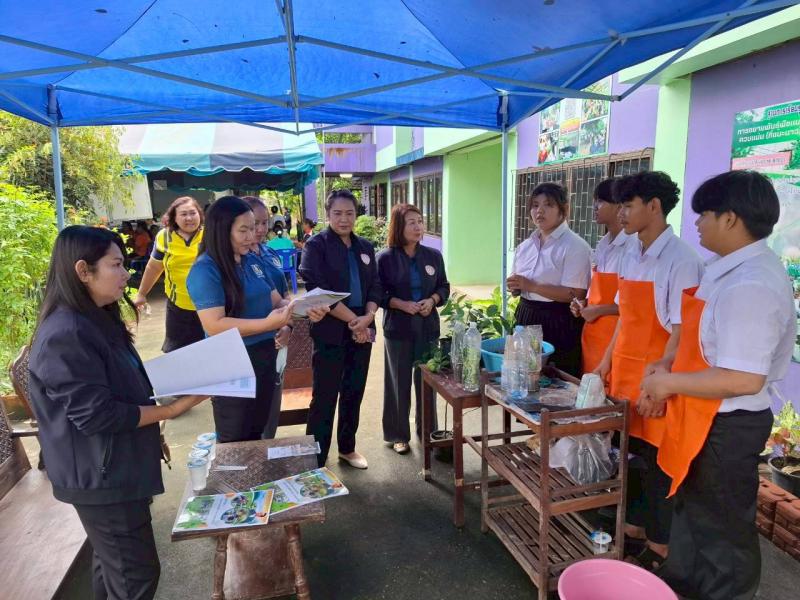 4. เข้าร่วมการประเมินสถานศึกษาพอเพียงเป็นศูนย์การเรียนรู้ตามหลักปรัชญาของเศรษฐกิจพอเพียงด้านการศึกษาของ สกร.ระดับอำเภอบึงสามัคคี  