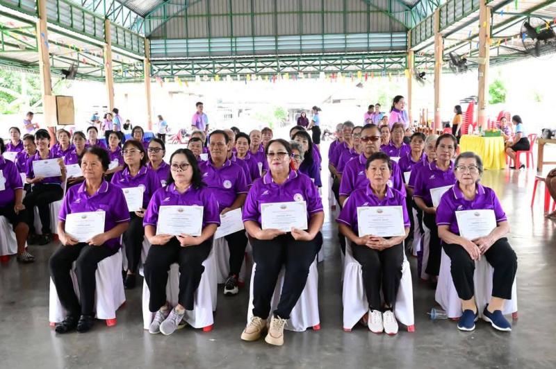 1. เข้าร่วมพิธีมอบใบประกาศนียบัตรและพิธีปิดการฝึกอบรมโครงการพัฒนาคุณภาพชีวิตผู้สูงอายุ ประจำปีงบประมาณ 2568