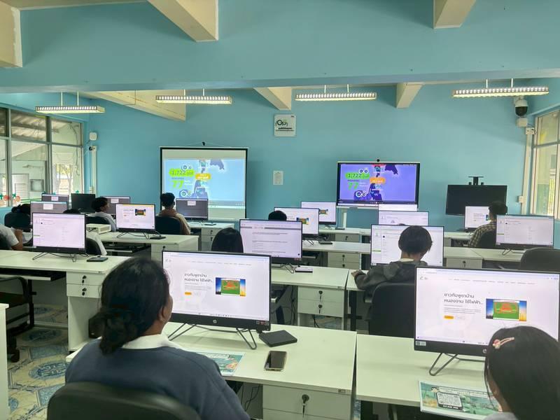 2. เข้าร่วมโครงการส่งเสริมและพัฒนาทักษะความรู้ เพื่อขับเคลื่อนและยกระดับกำลังคนดิจิทัลประจำอำเภอ