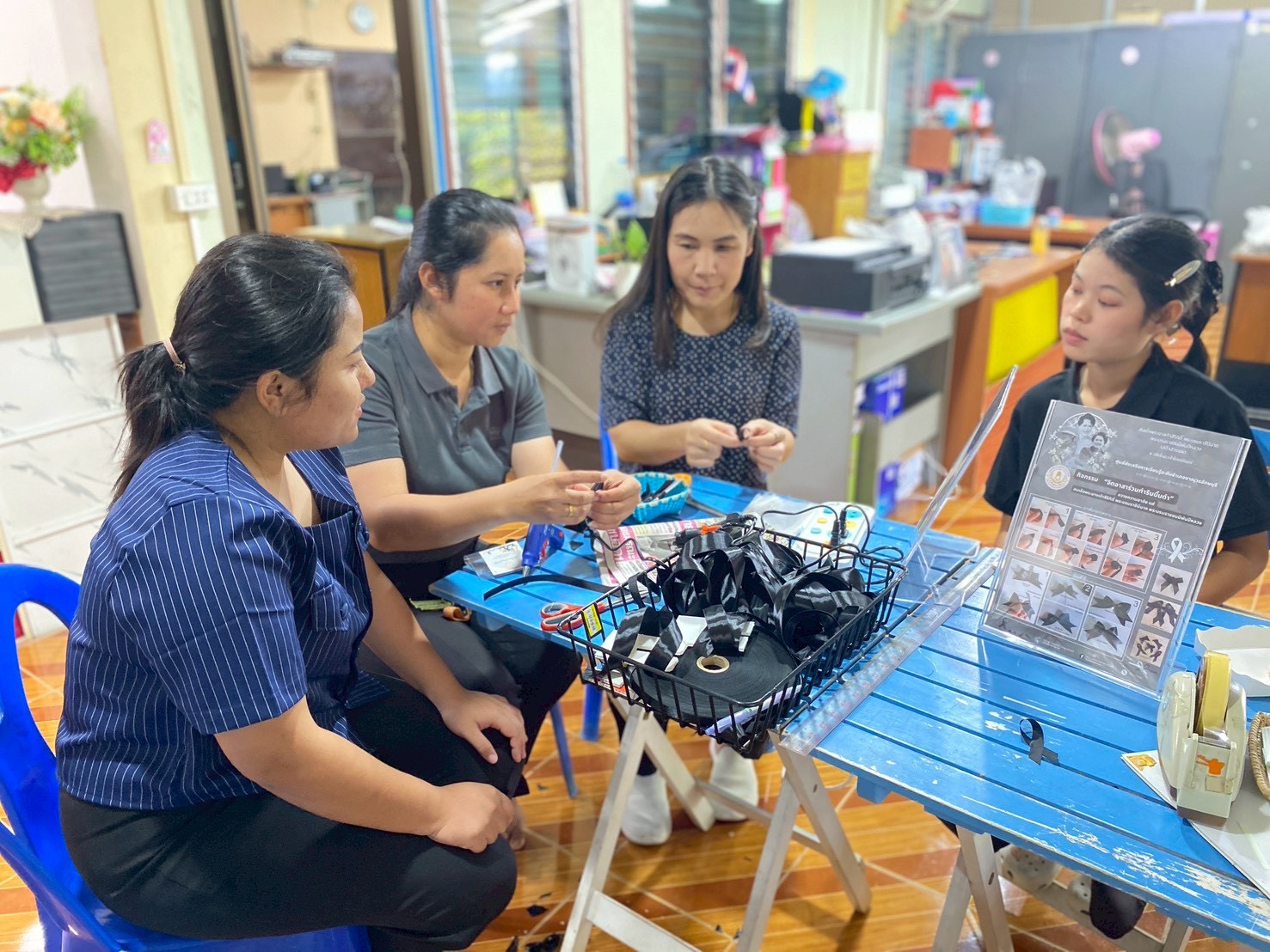 กิจกรรม สกร.จิตอาสาร่วมทำริบบิ้น