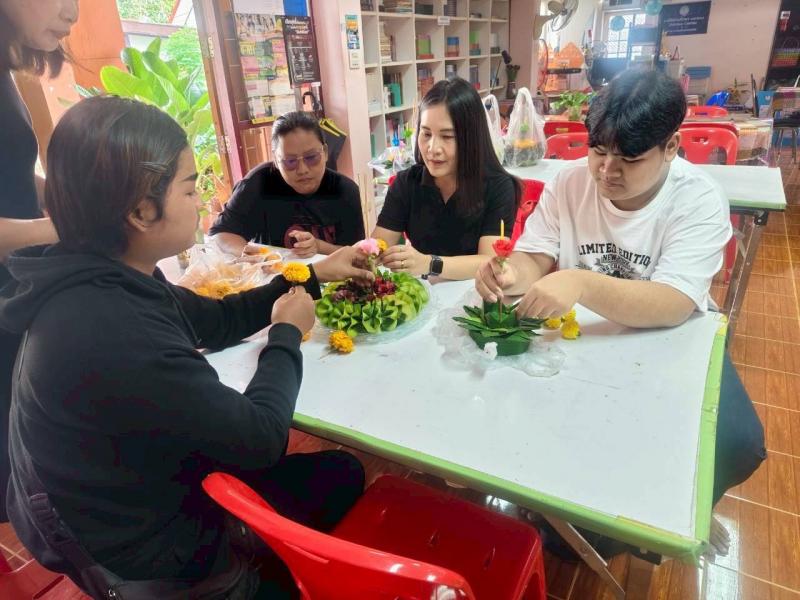 2. ประดิษฐ์กระทงจากวัสดุธรรมชาติเพื่อนำไปถวายวัด