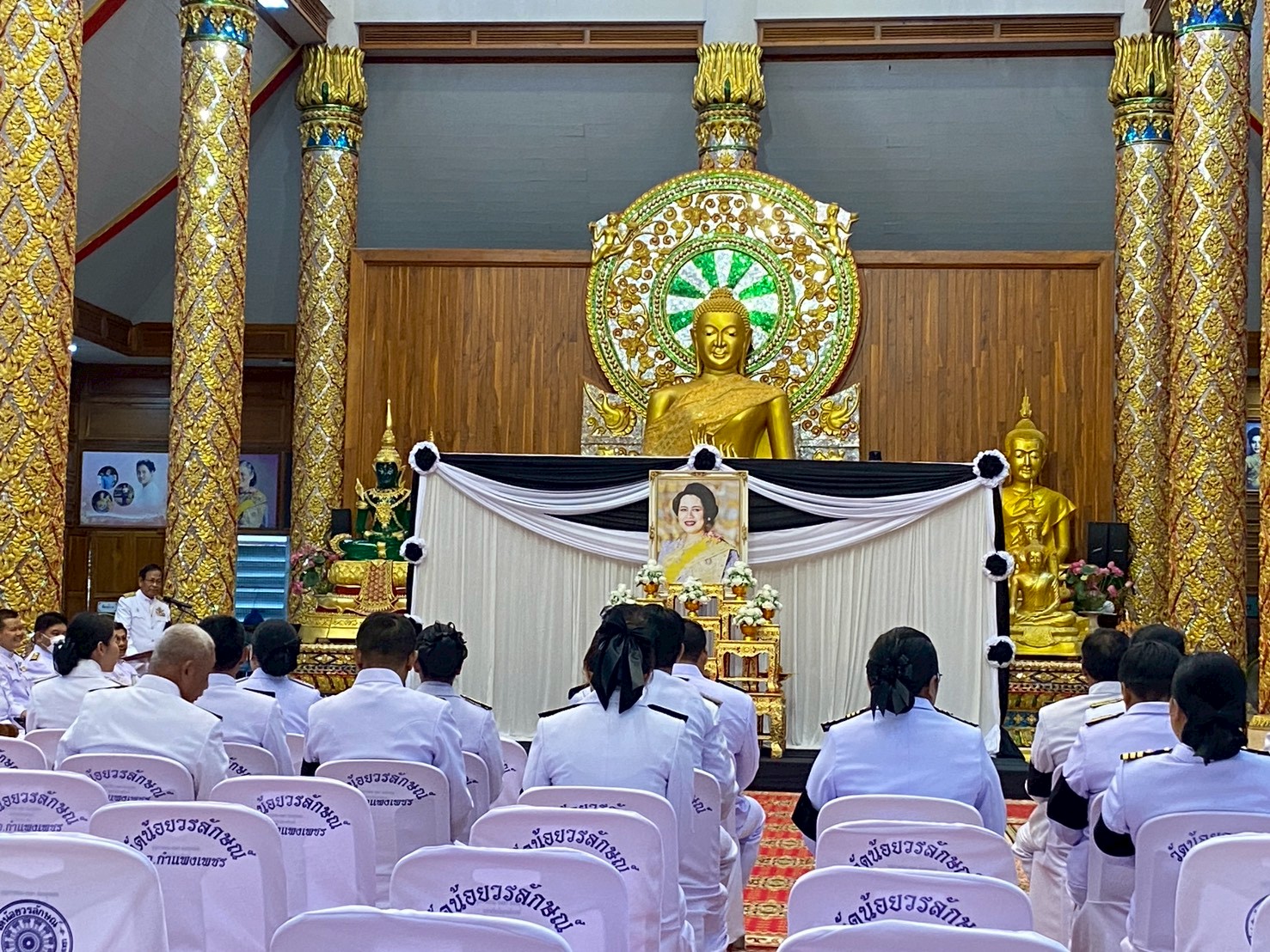 เข้าร่วมในพิธีบำเพ็ญกุศลทักษิณานุประทานอุทิศถวายพระราชกุศล เมื่อเสด็จสวรรคตครบสัตตมวาร (15 วัน) 