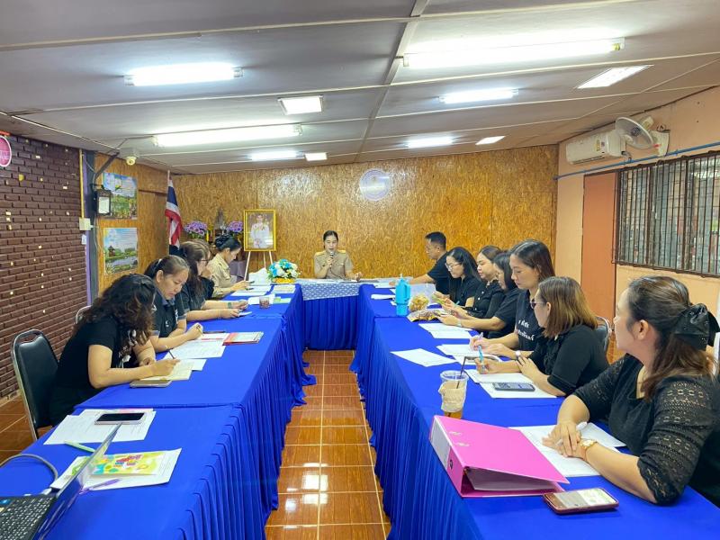 4.  ประชุมประจำเดือน ครู บุคลากร สกร.ระดับอำเภอขาณุวรลักษบุรี ประจำเดือนตุลาคม ประจำปี 2568