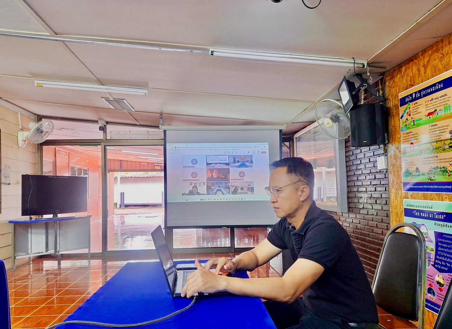 เข้าร่วมประชุมชี้แจงการสำรวจข้อมูลเกี่ยวกับงบประมาณเงินอุดหนุนรายหัวการจัดการศึกษาขั้นพื้นฐานของกรมส่งเสริมการเรียนรู้