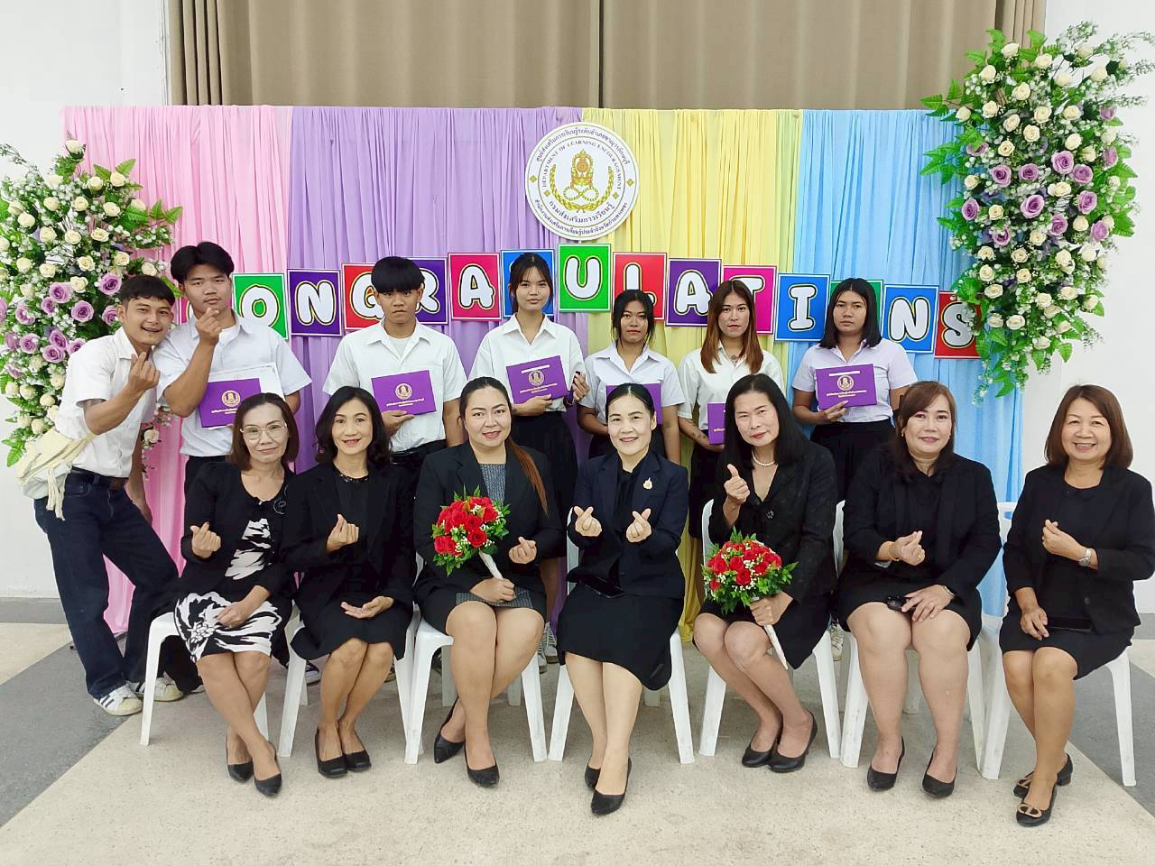  เข้าร่วมพิธีมอบประกาศนียบัตร ให้กับผู้จบการศึกษา ภาคเรียนที่ 1/2568