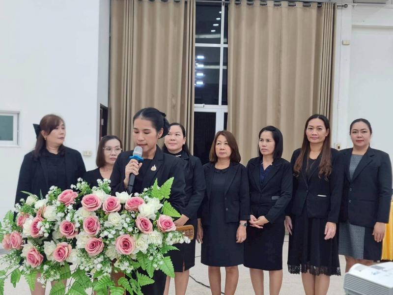 2.  เข้าร่วมพิธีมอบประกาศนียบัตร ให้กับผู้จบการศึกษา ภาคเรียนที่ 1/2568