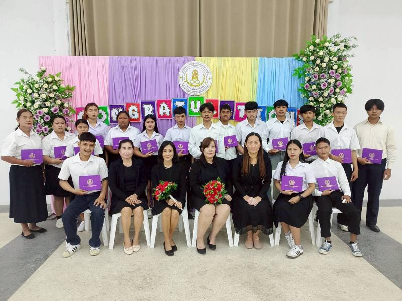 4.  เข้าร่วมพิธีมอบประกาศนียบัตร ให้กับผู้จบการศึกษา ภาคเรียนที่ 1/2568