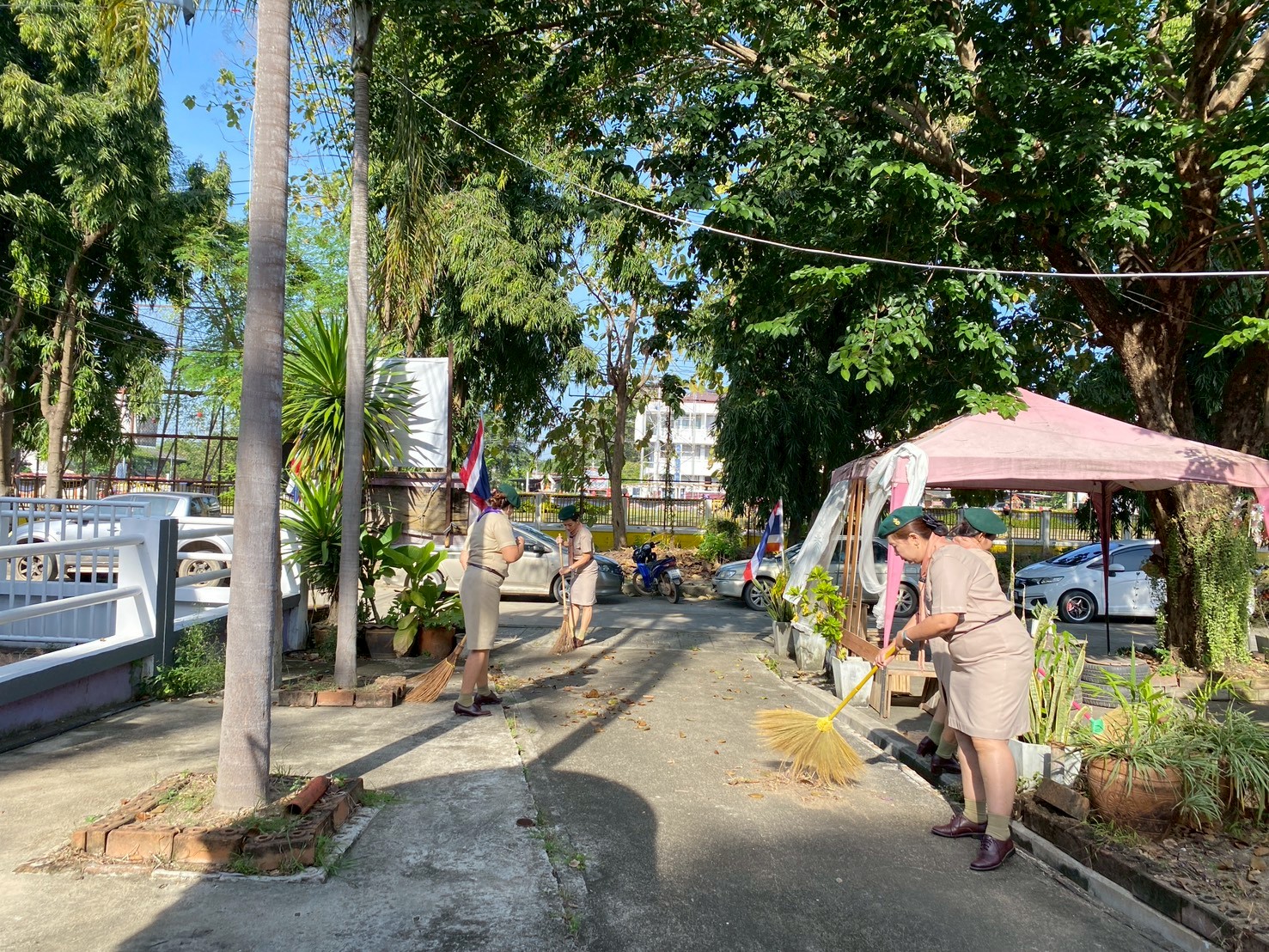 กิจกรรมเคารพธงชาติ  สวดมนต์ ไหว้พระ และกิจกรรมบำเพ็ญประโยชน์  เนื่องในวันคล้ายวันสวรรคต พระบาทสมเด็จพระมงกุฎเกล้าเจ้าอยู่หัว รัชกาลที่ 6 