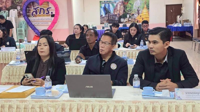 10. เข้าร่วมโครงการอบรมพัฒนาบุคลากร การถอดองค์ความรู้ฐานการเรียนรู้ตามหลักปรัชญาของเศรษฐกิจพอเพียงด้านการศึกษา ประจำปีงบประมาณ 2569