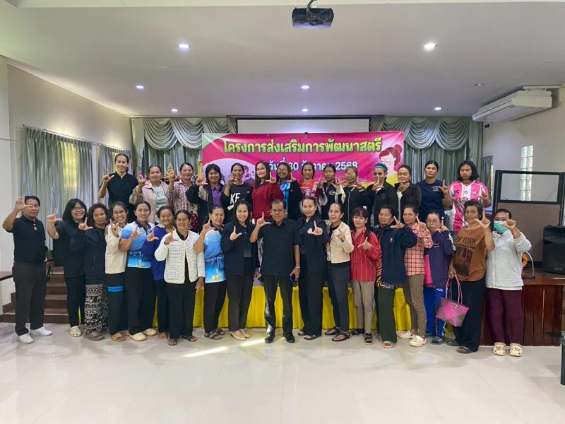 2. เป็นวิทยากร สอนการร้อยสร้อยข้อมือลูกปัดและการทำริบบิ้นไว้อาลัย