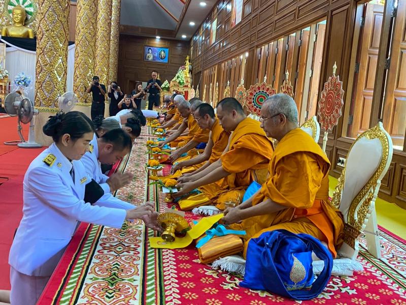2. เข้าร่วมพิธีบำเพ็ญกุศลทักษิณานุประทานอุทิศถวายพระราชกุศล เมื่อเสด็จสวรรคตครบสตมวาร (100 วัน) 