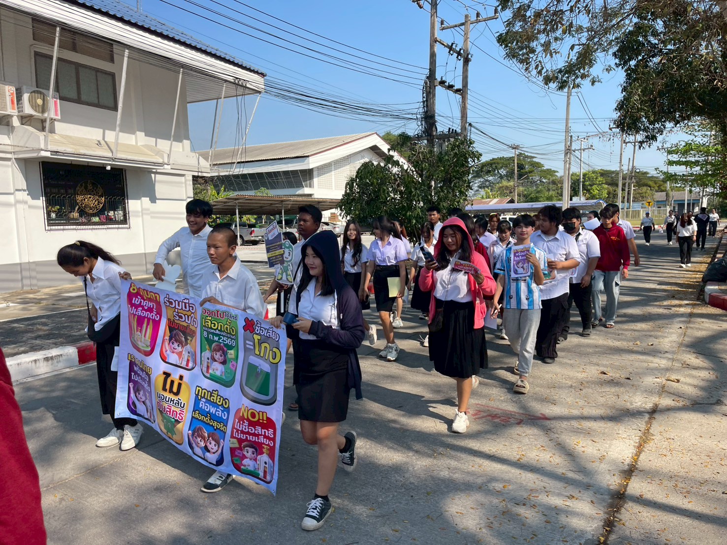 อบรมให้ความรู้รณรงค์การเลือกตั้งเกี่ยวกับการออกไปใช้สิทธิเลือกตั้งและลงพื้นที่ 