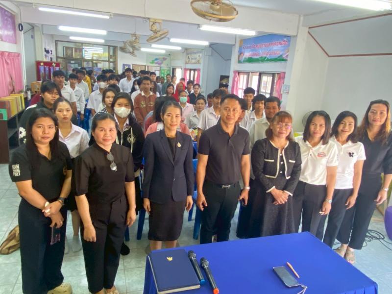 10. จัดโครงการค่ายวิชาการเพื่อพัฒนาพื้นฐานความรู้ และการสร้างภูมิคุ้มกันตนเองให้พร้อมสู่ศตวรรษที่ 21