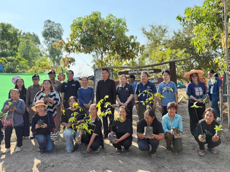 3. เข้าร่วมกิจกรรมเอามื้อสามัคคีระดับจังหวัด  โดยสำนักงานพัฒนาชุมชนจังหวัดกำแพงเพชร และคณะกรรมการเครือข่ายการดำเนินงาน “โคก หนอง นา” ระดับจังหวัดกำแพงเพชร