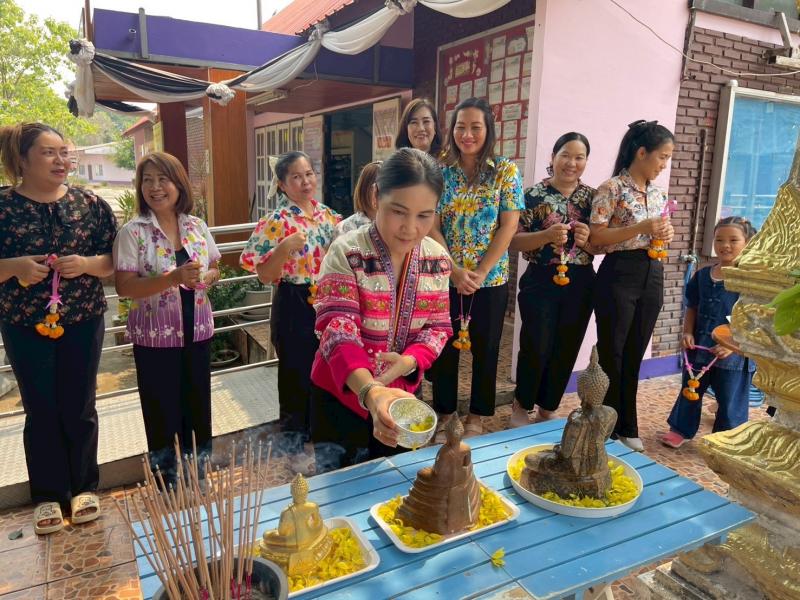 10. สรงน้ำพระประจำศูนย์ส่งเสริมการเรียนรู้ระดับอำเภอขาณุวรลักษบุรีและเข้าร่วมกิจกรรมเทศกาลสงกรานต์ อำเภอขาณุวรลักษบุรี ประจำปี พ.ศ. 2569 