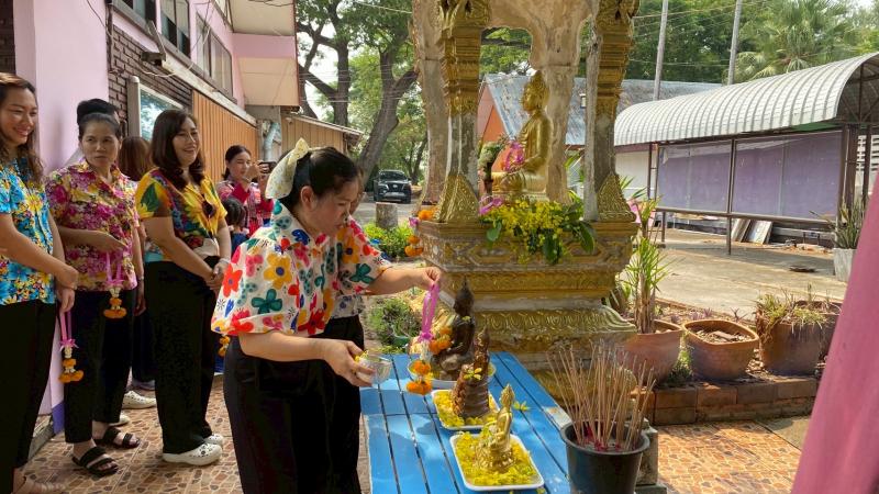 2. สรงน้ำพระประจำศูนย์ส่งเสริมการเรียนรู้ระดับอำเภอขาณุวรลักษบุรีและเข้าร่วมกิจกรรมเทศกาลสงกรานต์ อำเภอขาณุวรลักษบุรี ประจำปี พ.ศ. 2569 