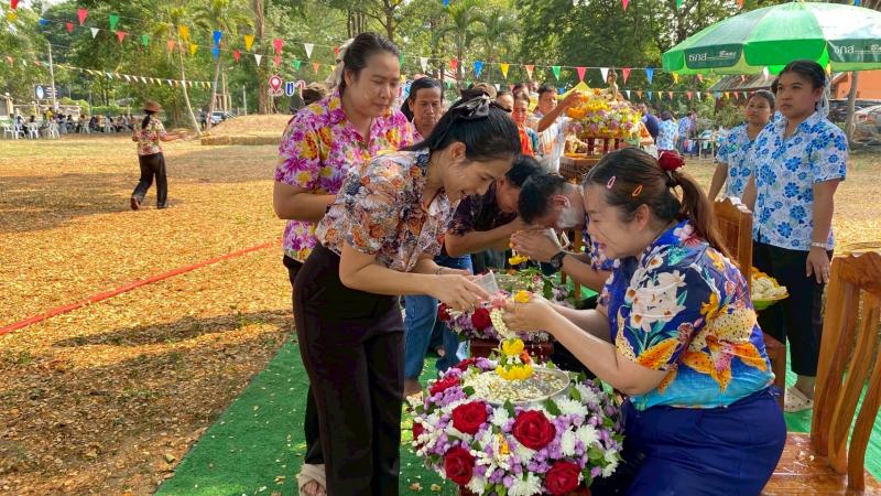 4. สรงน้ำพระประจำศูนย์ส่งเสริมการเรียนรู้ระดับอำเภอขาณุวรลักษบุรีและเข้าร่วมกิจกรรมเทศกาลสงกรานต์ อำเภอขาณุวรลักษบุรี ประจำปี พ.ศ. 2569 