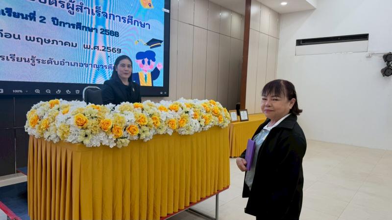 13. จัดกิจกรรมมอบประกาศนียบัตรแก่นักศึกษาที่สำเร็จการศึกษา