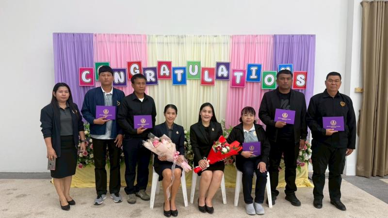 4.  จัดกิจกรรมมอบประกาศนียบัตรแก่นักศึกษาที่สำเร็จการศึกษา