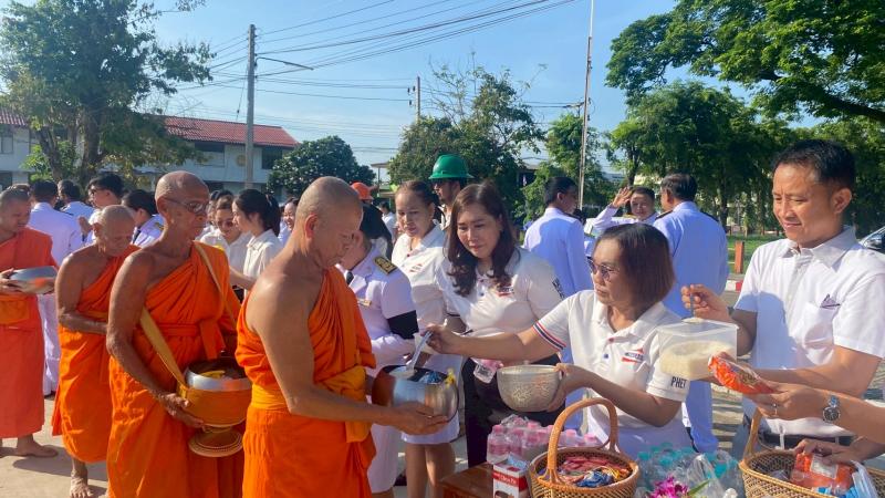 1.  เข้าร่วมพิธีเจริญพระพุทธมนต์และทำบุญตักบาตรถวายพระราชกุศล  และร่วมพิธีถวายราชสักการะ วางพานพุ่ม และพิธีจุดเทียนถวายพระพรชัยมงคล เนื่องในโอกาสพระราชพิธีมหามงคลเฉลิมพระชนมพรรษา 4 รอบ
