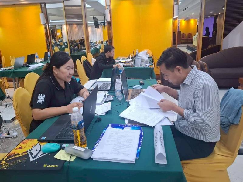 10. เข้าร่วมประชุมเชิงปฏิบัติการจัดทำเอกสารประกอบหลักสูตรการเรียนรู้เพื่อพัฒนาตนเองเองด้านอาชีพ