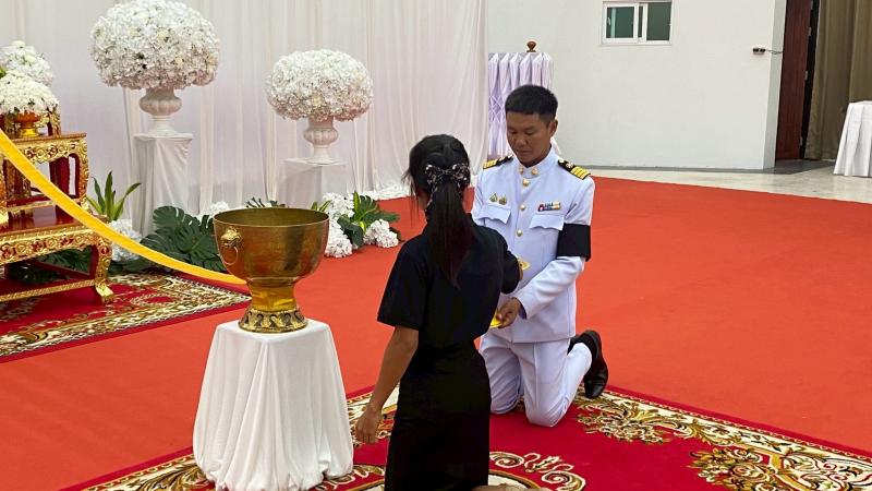 9. เข้าร่วมพิธีถวายน้ำสรงพระศพ เบื้องหน้าพระรูป สมเด็จพระเจ้าลูกเธอ เจ้าฟ้าพัชรกิติยาภา นเรนทิราเทพยวดี กรมหลวงราชสาริณีสิริพัชรมหาวัชรราชธิดา