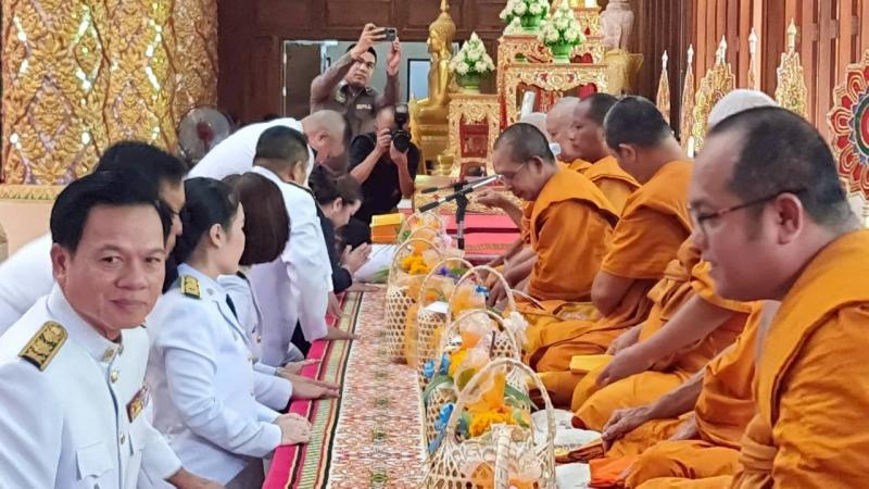 7.  เข้าร่วมพิธีบำเพ็ญกุศล ทำบุญตักบาตรข้าวสารอาหารแห้ง ในวาระครบ 15 วัน (ปัณรสมวาร) 