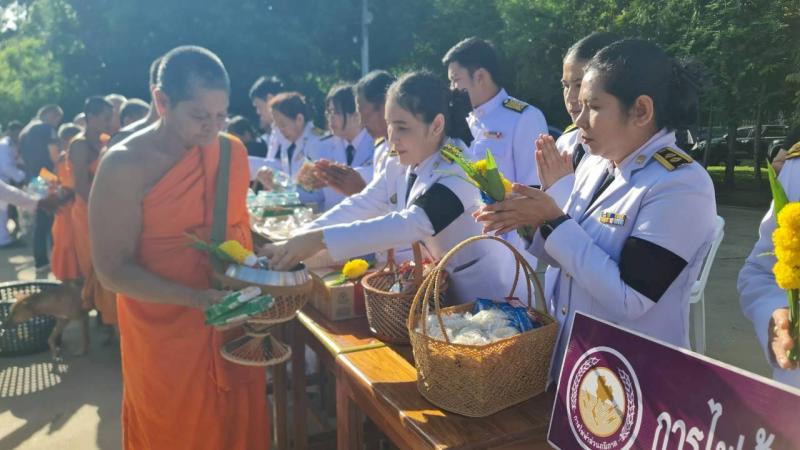 3.  เข้าร่วมพิธีบำเพ็ญกุศล ทำบุญตักบาตรข้าวสารอาหารแห้ง ในวาระครบ 15 วัน (ปัณรสมวาร) 
