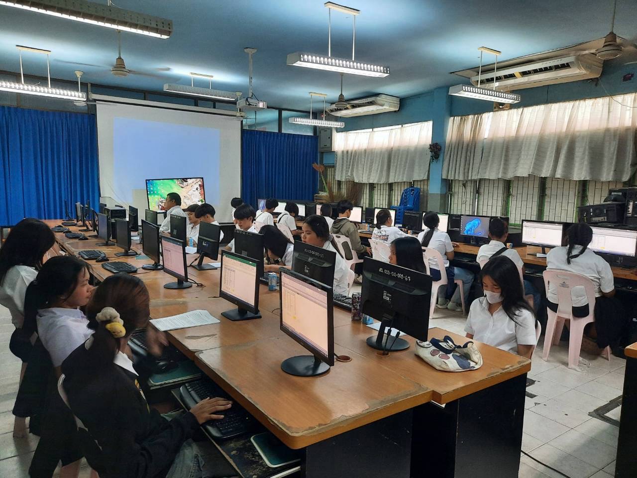 โครงการเรียนรู้การใช้คอมพิวเตอร์เบื้องต้น และรู้เท่าทันสื่อดิจิทัล