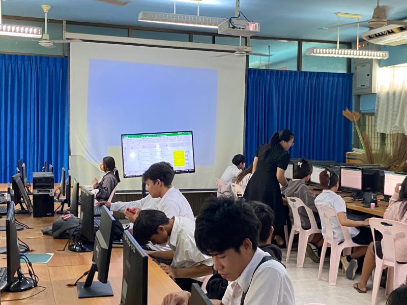 13. โครงการเรียนรู้การใช้คอมพิวเตอร์เบื้องต้น และรู้เท่าทันสื่อดิจิทัล