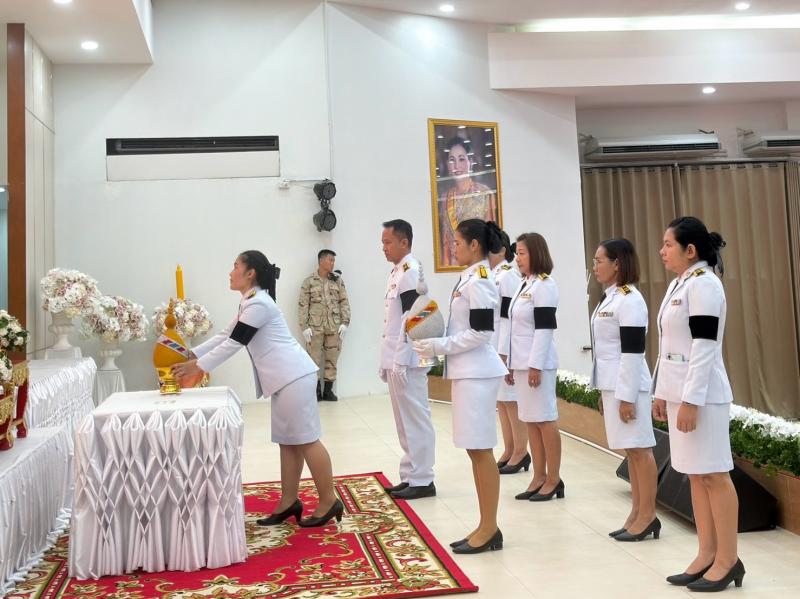 7. เข้าร่วมพิธีถวายเครื่องราชสักการะ วางพานพุ่ม และพิธีจุดเทียนถวายพระพรชัยมงคล เนื่องใน โอกาสวันเฉลิมพระชนมพรรษา พระบาทสมเด็จพระเจ้าอยู่หัว