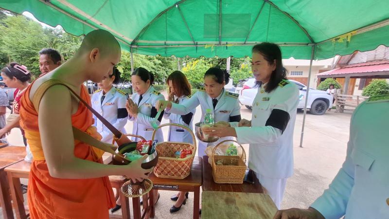 8. เข้าร่วมพิธีบำเพ็ญกุศล ทำบุญตักบาตร ข้าวสารอาหารแห้ง ในวาระครบ 50 วัน (ปัญญาสมวาร