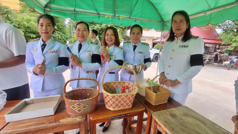 10. เข้าร่วมพิธีบำเพ็ญกุศล ทำบุญตักบาตร ข้าวสารอาหารแห้ง ในวาระครบ 50 วัน (ปัญญาสมวาร
