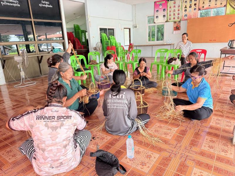 10. ได้รับการนิเทศจากสำนักงานส่งเสริมการเรียนรู้ประจำจังหวัดกำแพงเพชร เพื่อติดตามผลการดำเนินงาน และให้กำลังใจศูนย์ฝึกอาชีพชุมชน