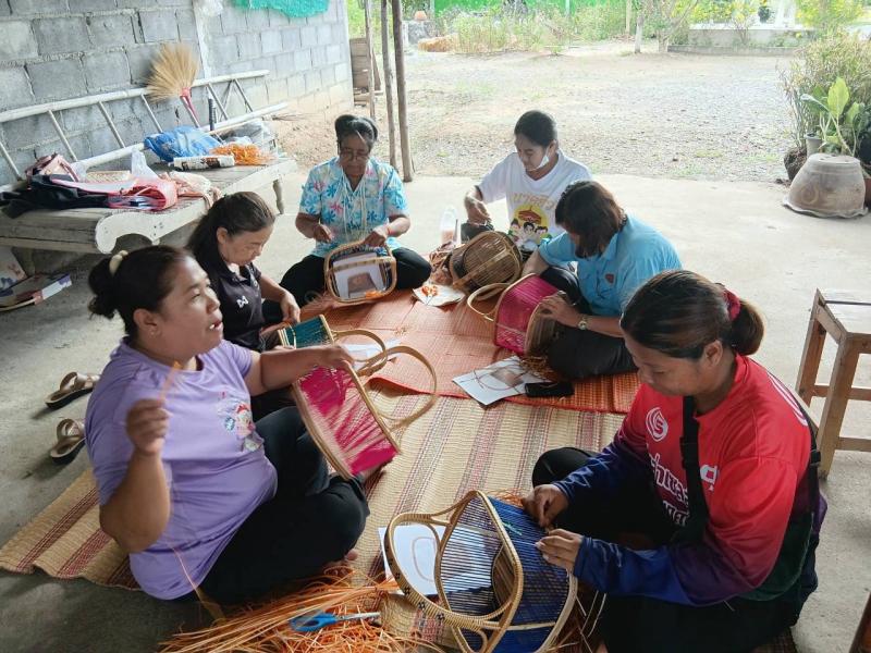 11. ได้รับการนิเทศจากสำนักงานส่งเสริมการเรียนรู้ประจำจังหวัดกำแพงเพชร เพื่อติดตามผลการดำเนินงาน และให้กำลังใจศูนย์ฝึกอาชีพชุมชน