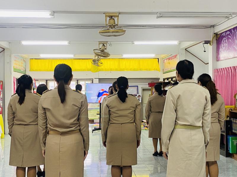 3. ทำกิจกรรมเคารพรงชาติ และร้องเพลงชาติไทย เนื่องในวันพระราชทานธงชาติไทย 