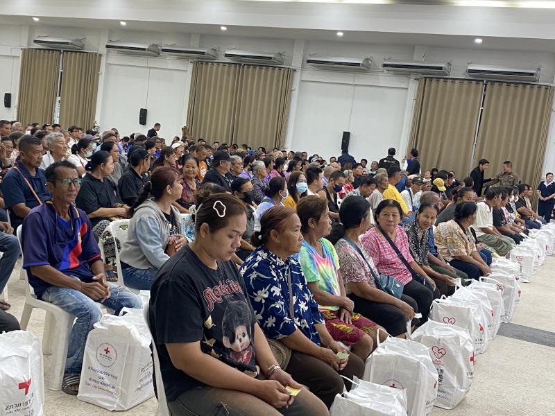 7. เข้าร่วมพิธีมอบถุงยังชีพ ชุดธารน้ำใจสภากาชาดไทย จากสำนักงานบรรเทา และประชานามัยพิทักษ์ สภากาชาดไทย 