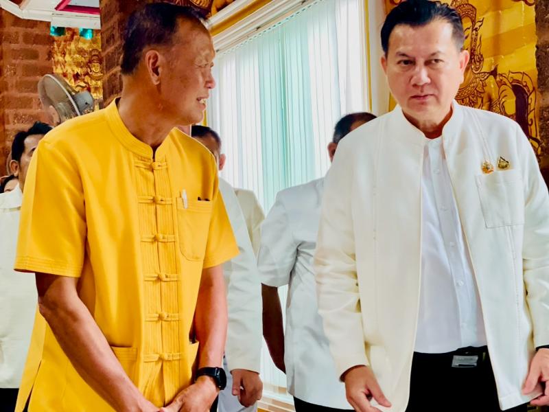 4. หิ้วตะกร้าแต่งผ้าไทยไปวัด2568