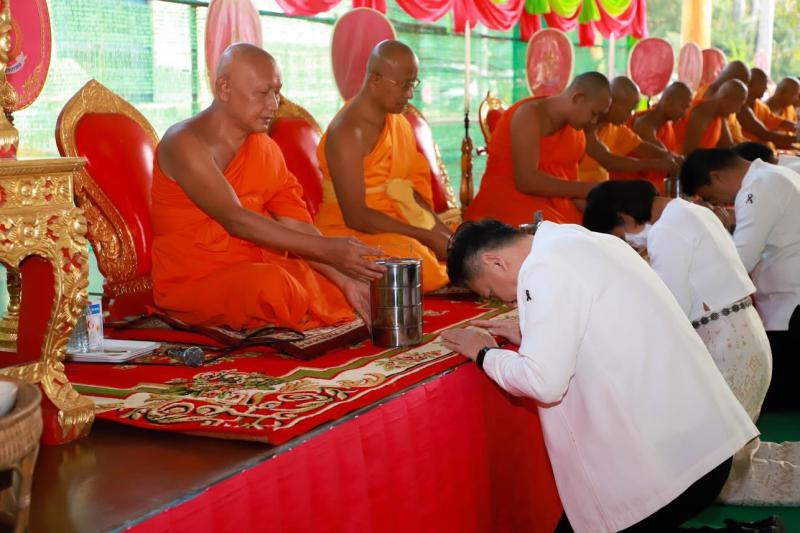 1. ทำบุญในวันธรรมสวนะ (วันพระใหญ่) 