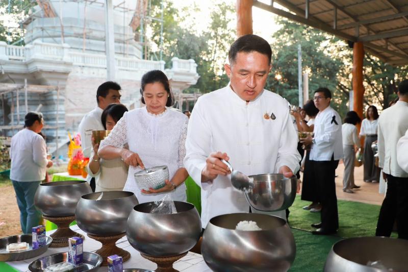 8. ทำบุญในวันธรรมสวนะ (วันพระใหญ่) 